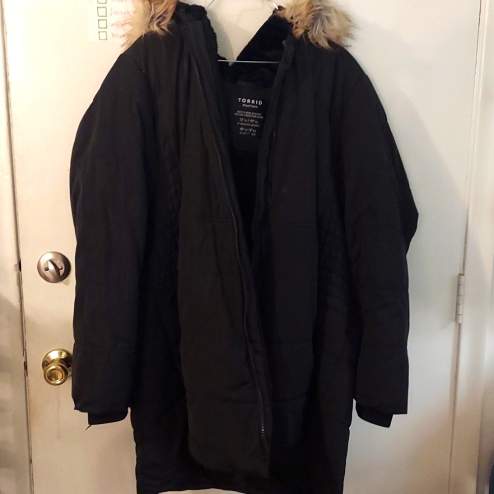 Torrid EUC size 3 Black Winter Coat with faux fur trim. Pristine. No matting.
